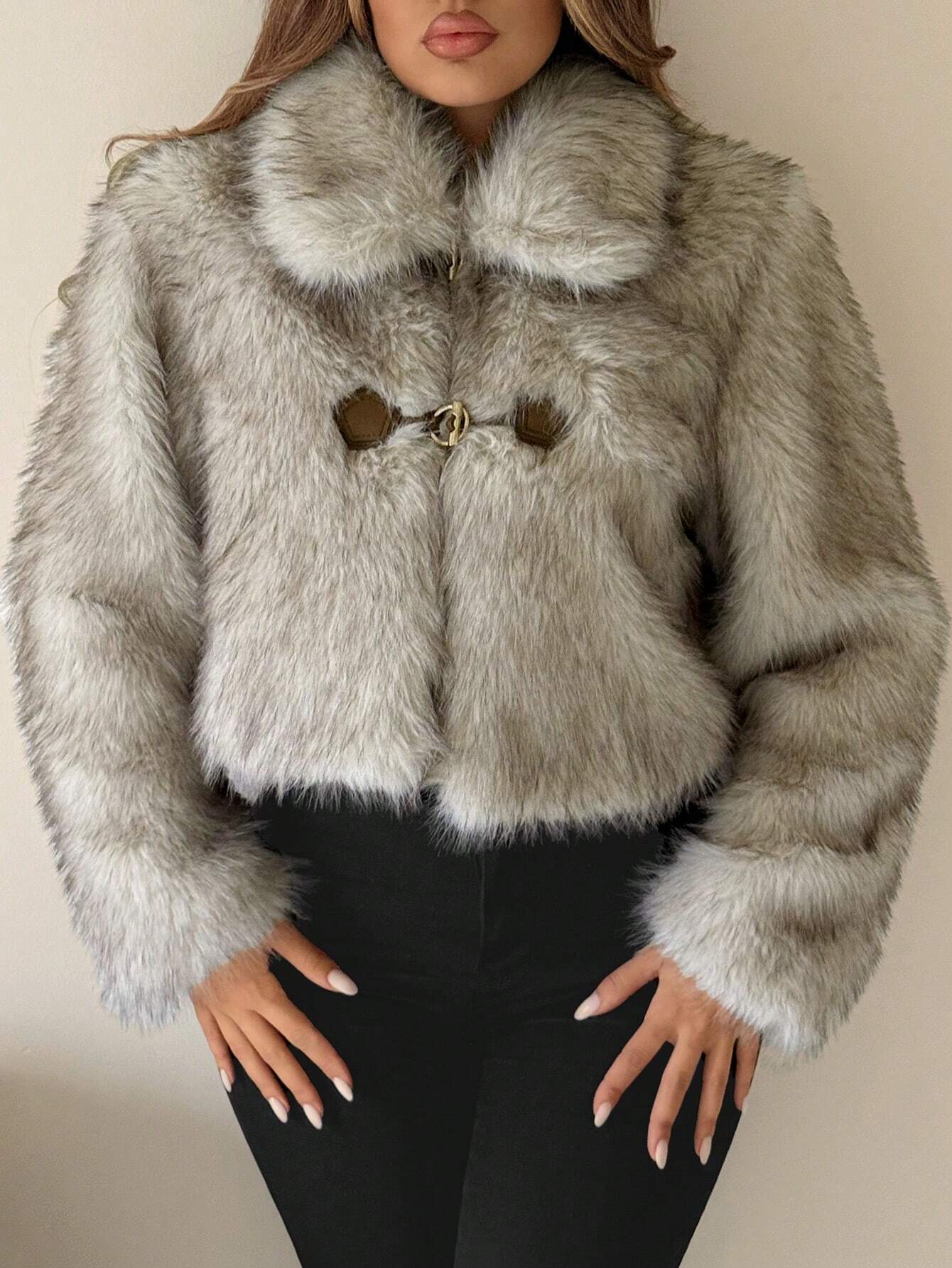 Casaco Peludinho Elegante - Paloma
